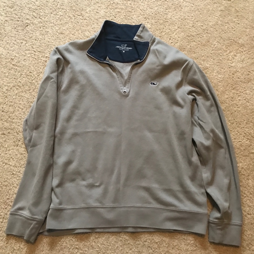 Vineyard vines men's pullover size M.